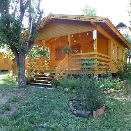 Camping, Hotel De Plein Air Les Cariamas Chateauroux-les-Alpes ภายนอก รูปภาพ