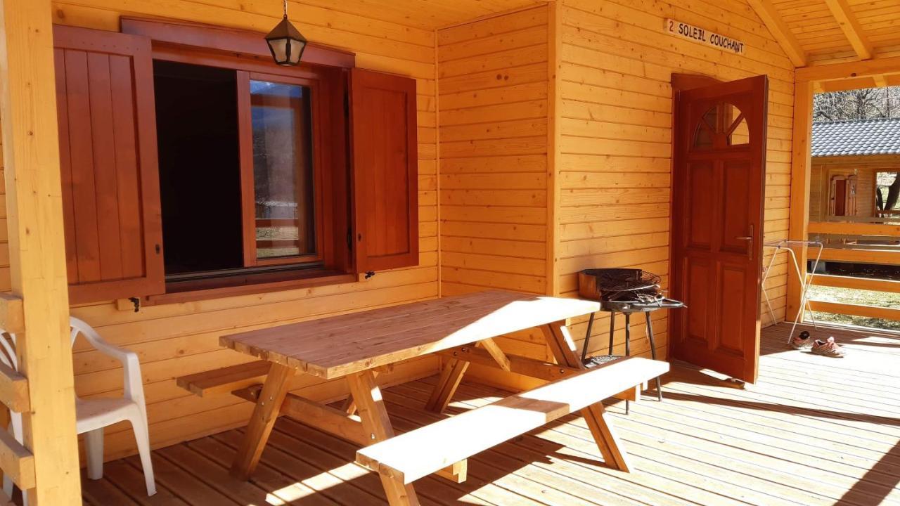 Camping, Hotel De Plein Air Les Cariamas Chateauroux-les-Alpes ภายนอก รูปภาพ