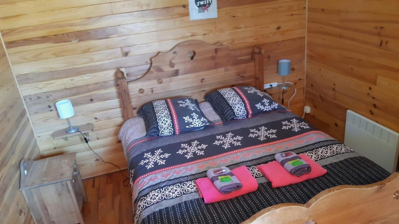 Camping, Hotel De Plein Air Les Cariamas Chateauroux-les-Alpes ภายนอก รูปภาพ