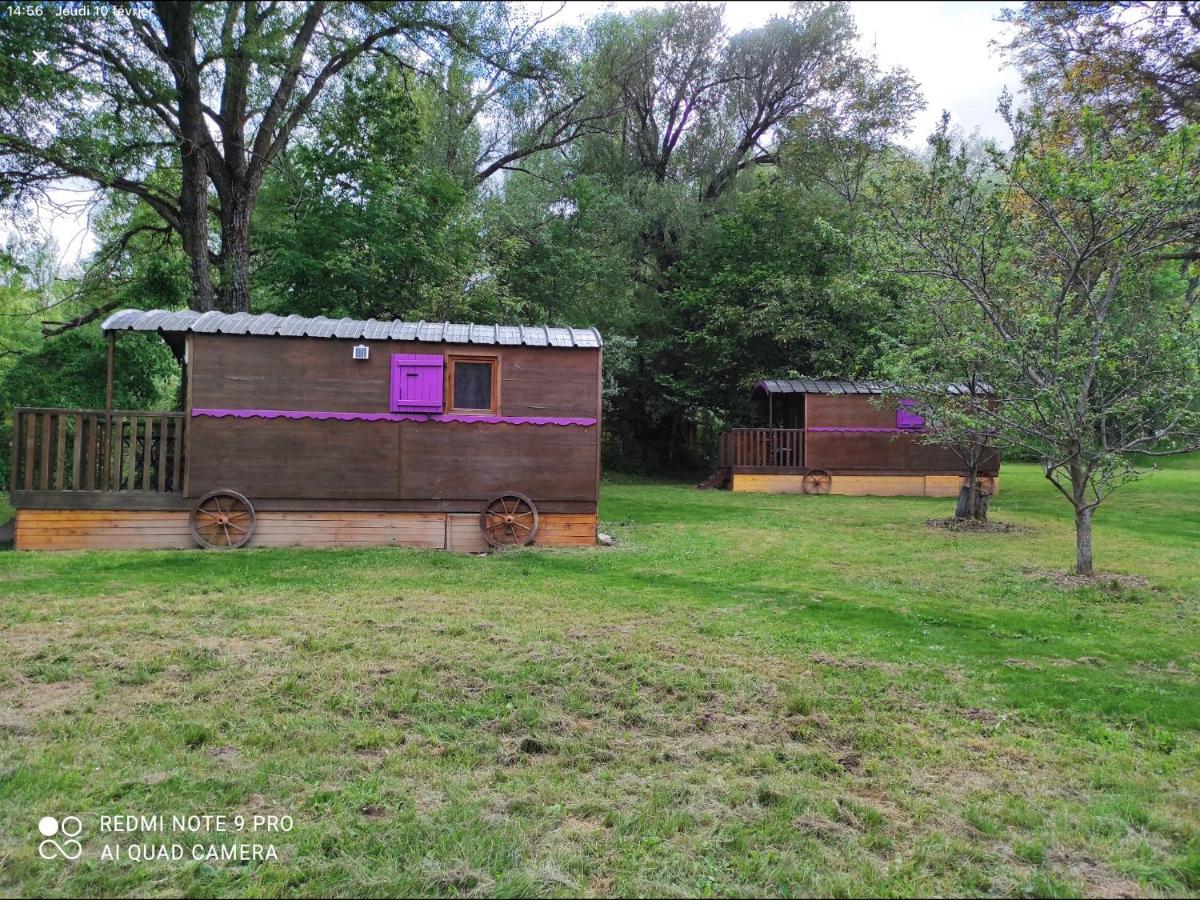 Camping, Hotel De Plein Air Les Cariamas Chateauroux-les-Alpes ภายนอก รูปภาพ