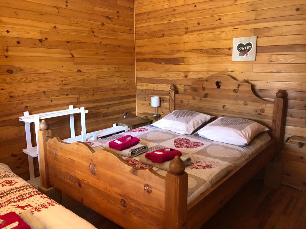 Camping, Hotel De Plein Air Les Cariamas Chateauroux-les-Alpes ภายนอก รูปภาพ