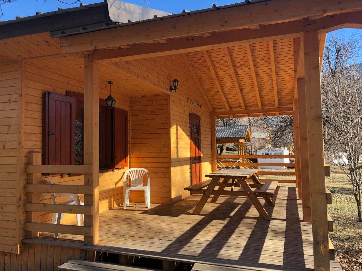 Camping, Hotel De Plein Air Les Cariamas Chateauroux-les-Alpes ภายนอก รูปภาพ