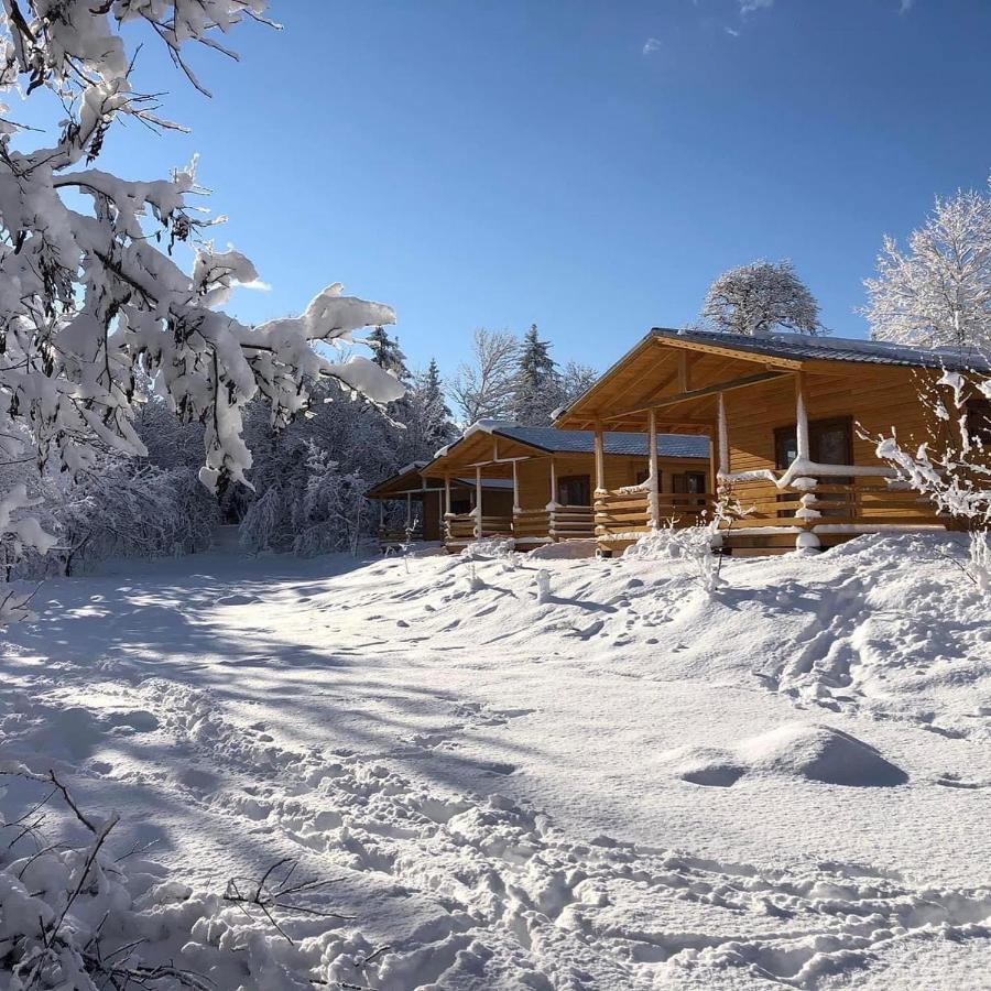 Camping, Hotel De Plein Air Les Cariamas Chateauroux-les-Alpes ภายนอก รูปภาพ