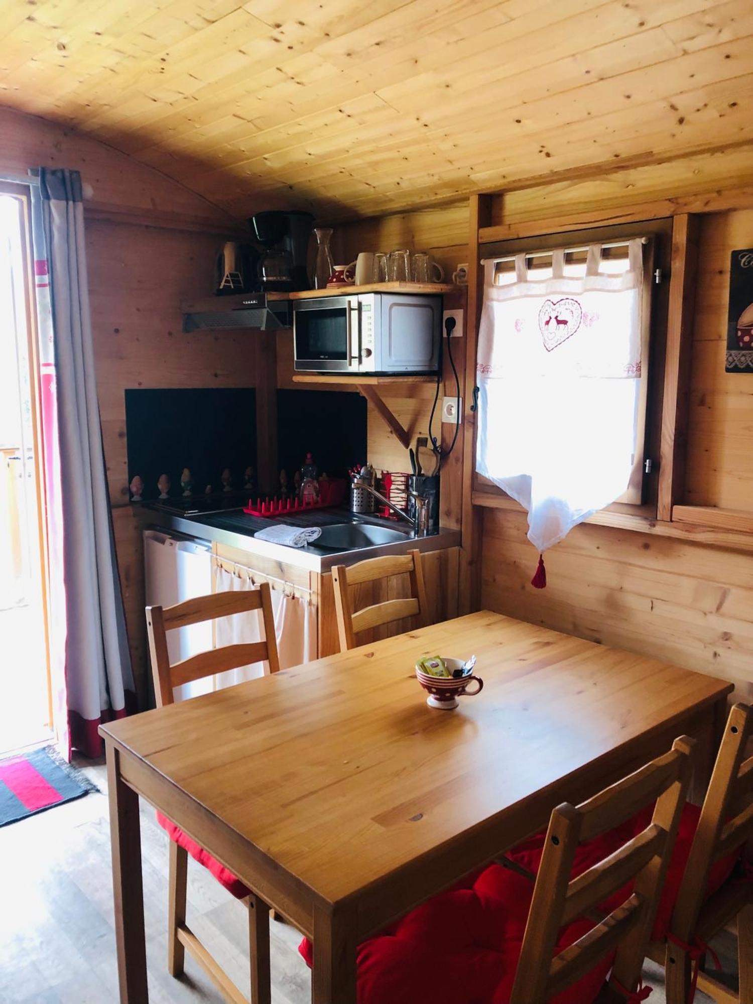 Camping, Hotel De Plein Air Les Cariamas Chateauroux-les-Alpes ภายนอก รูปภาพ