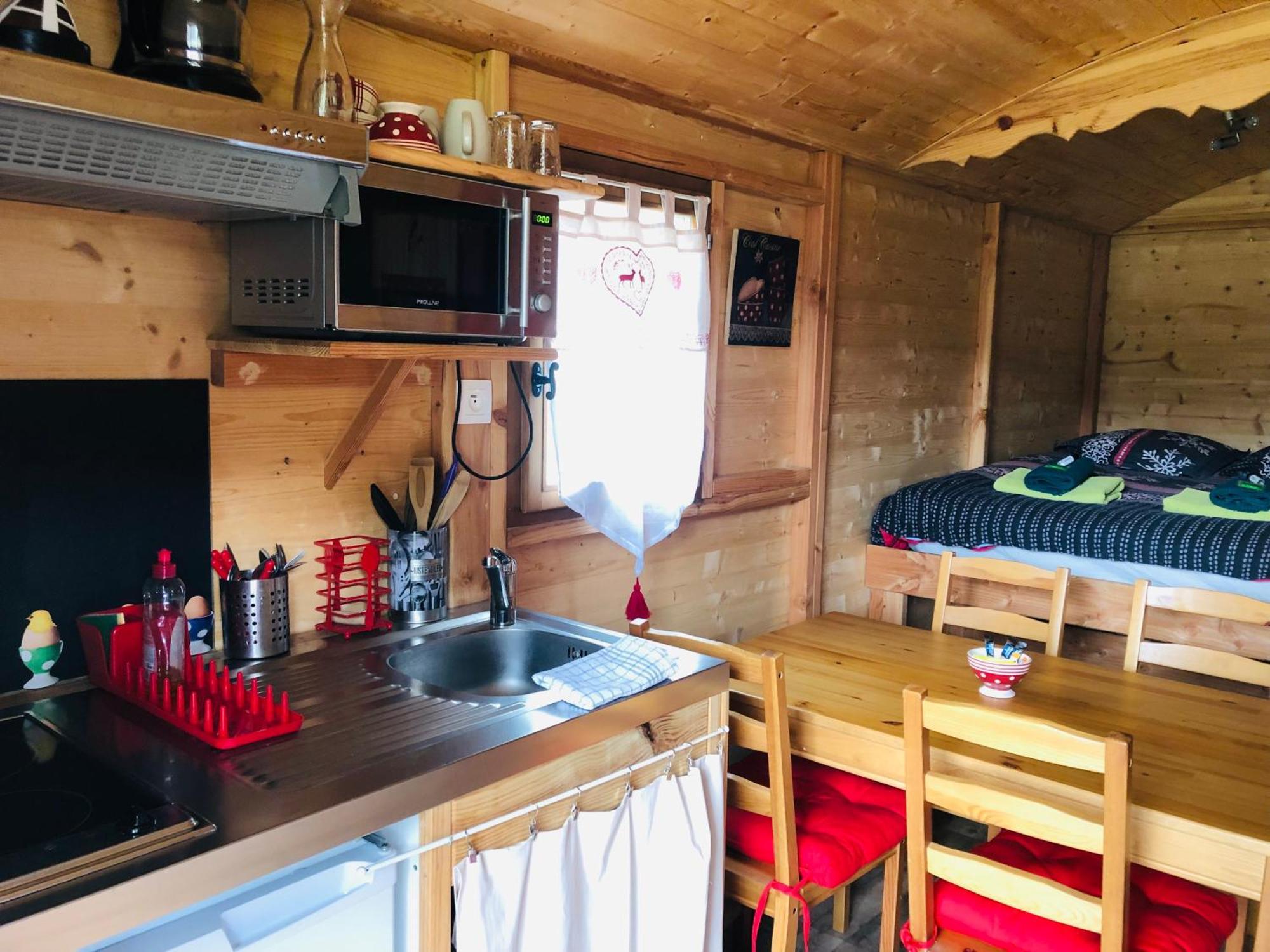 Camping, Hotel De Plein Air Les Cariamas Chateauroux-les-Alpes ภายนอก รูปภาพ