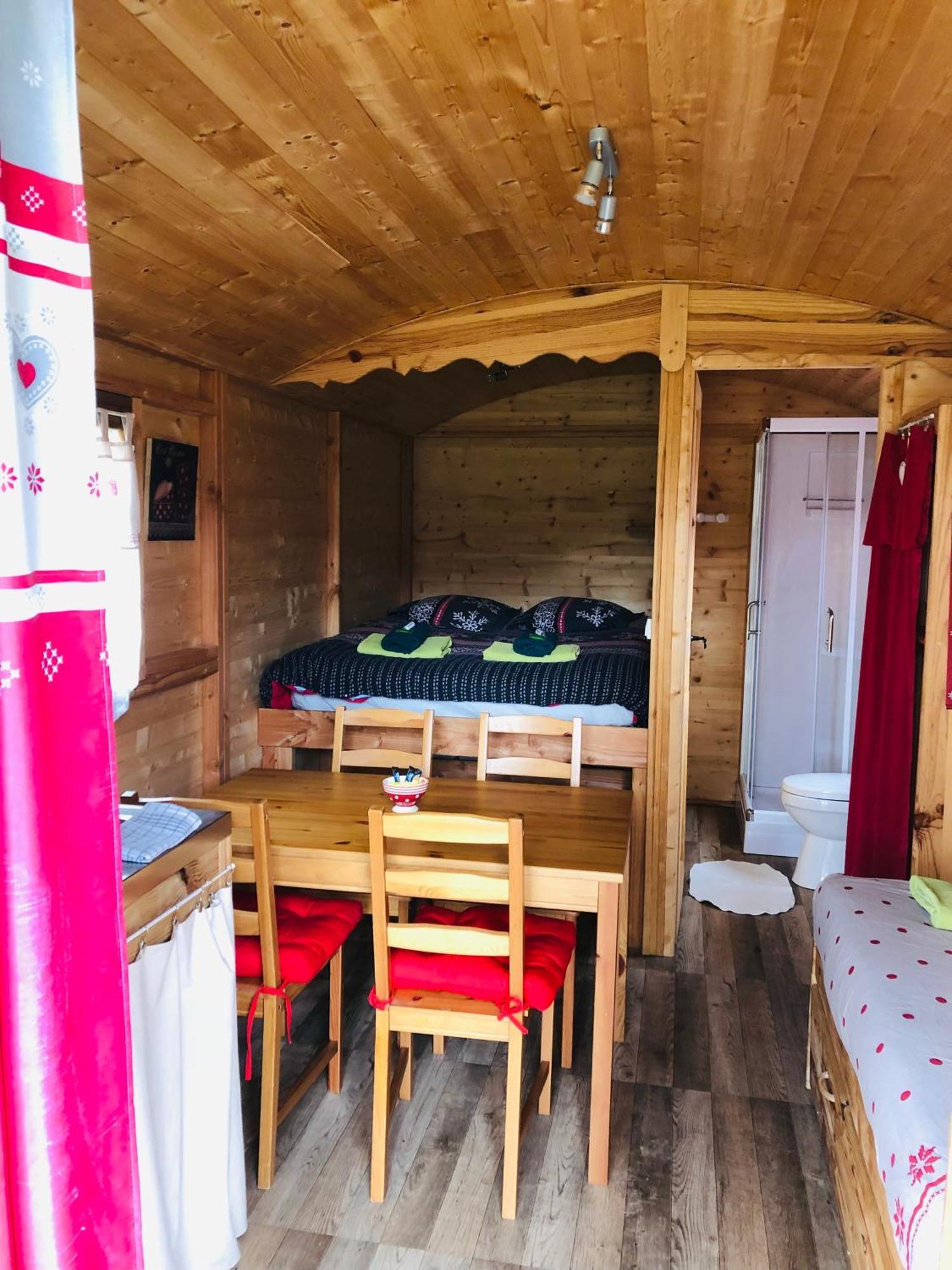 Camping, Hotel De Plein Air Les Cariamas Chateauroux-les-Alpes ภายนอก รูปภาพ