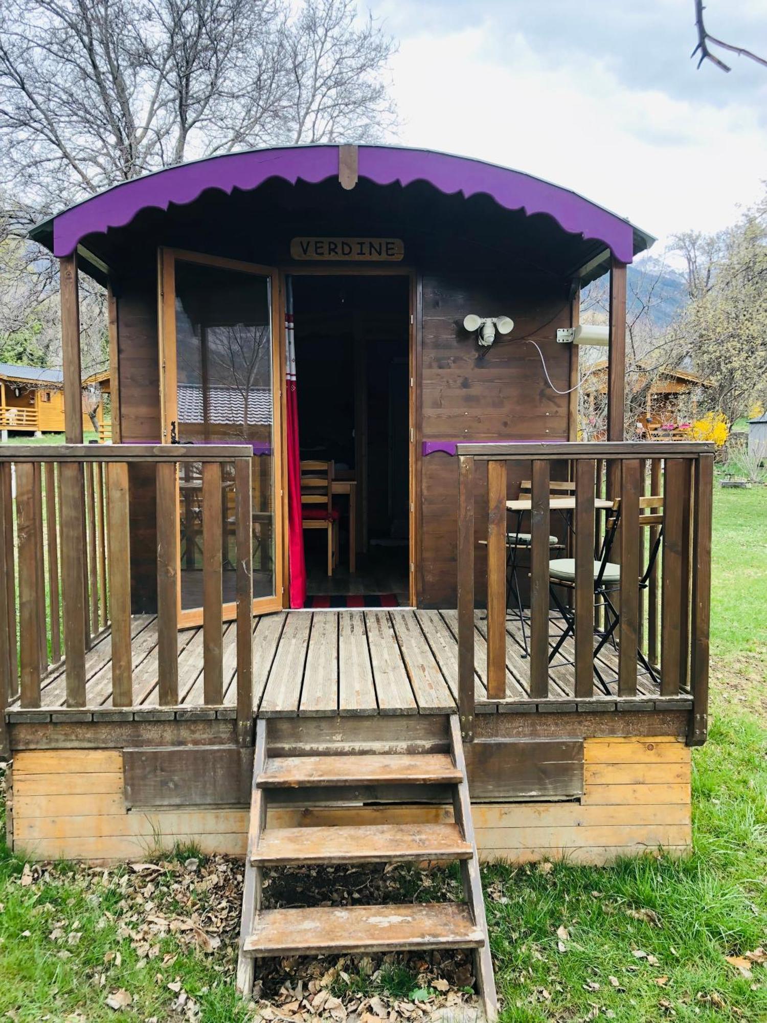 Camping, Hotel De Plein Air Les Cariamas Chateauroux-les-Alpes ภายนอก รูปภาพ