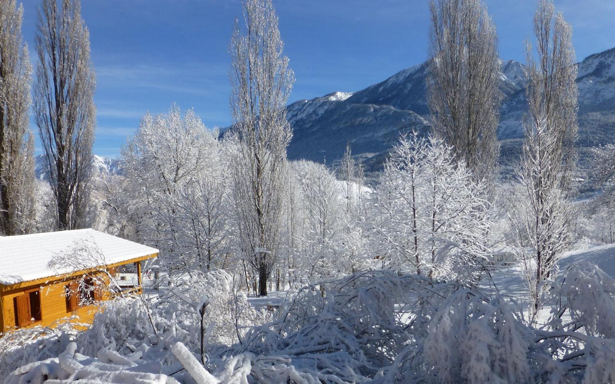 Camping, Hotel De Plein Air Les Cariamas Chateauroux-les-Alpes ภายนอก รูปภาพ