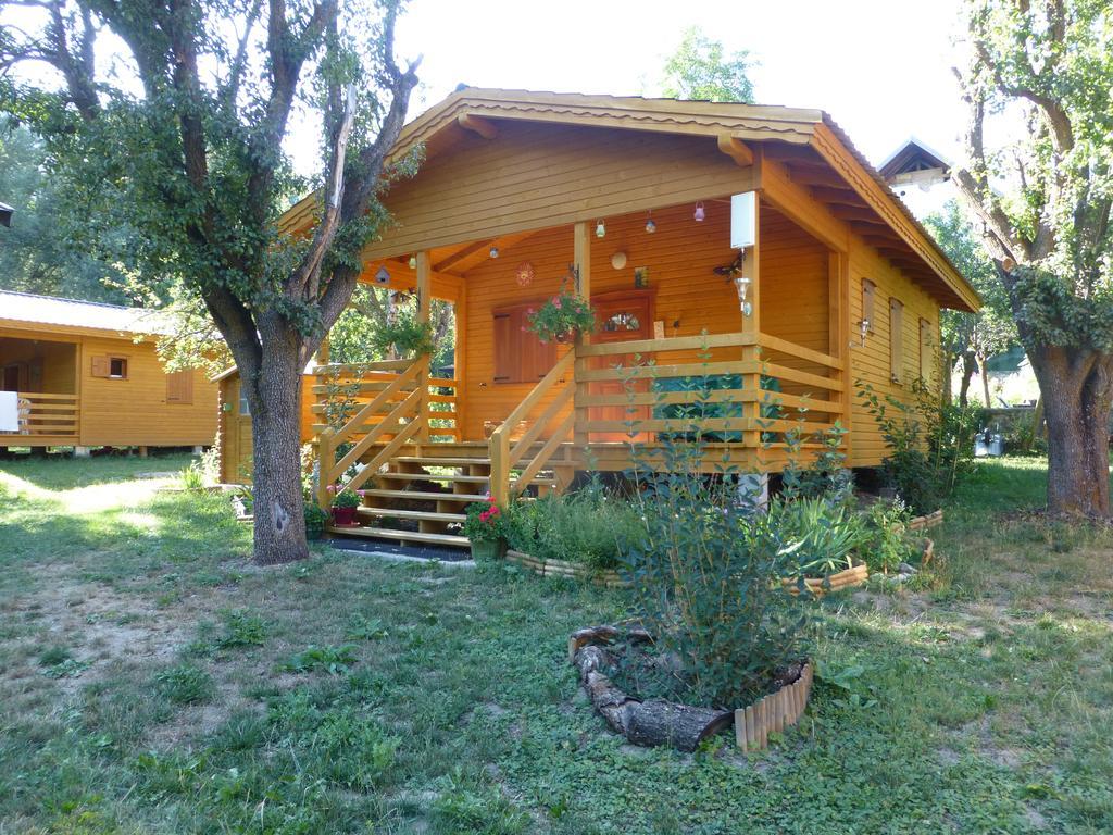 Camping, Hotel De Plein Air Les Cariamas Chateauroux-les-Alpes ภายนอก รูปภาพ
