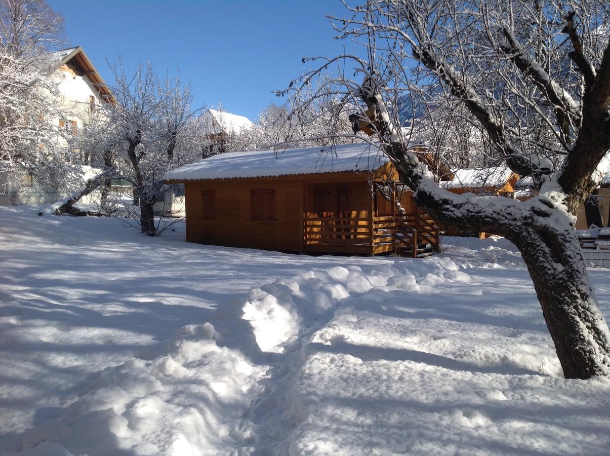 Camping, Hotel De Plein Air Les Cariamas Chateauroux-les-Alpes ภายนอก รูปภาพ