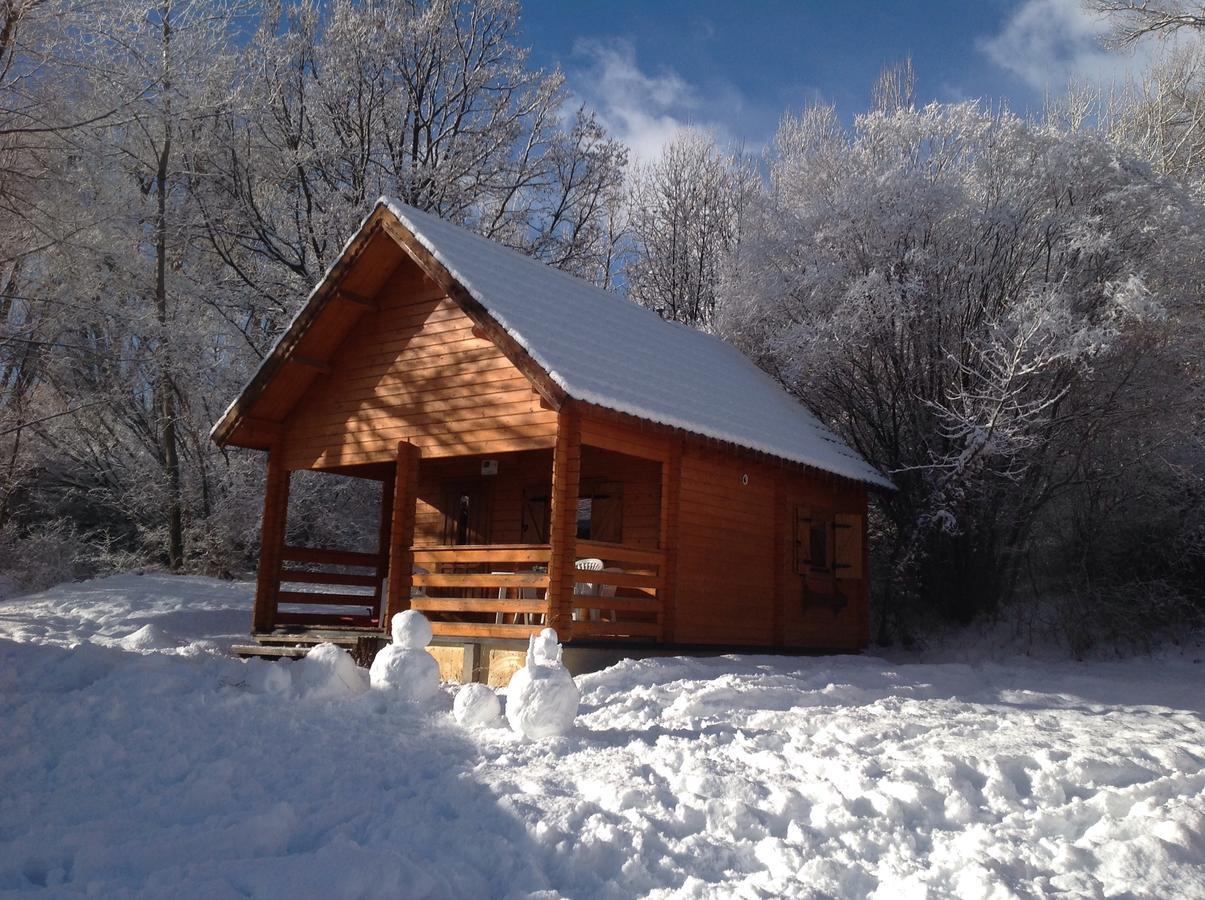 Camping, Hotel De Plein Air Les Cariamas Chateauroux-les-Alpes ภายนอก รูปภาพ