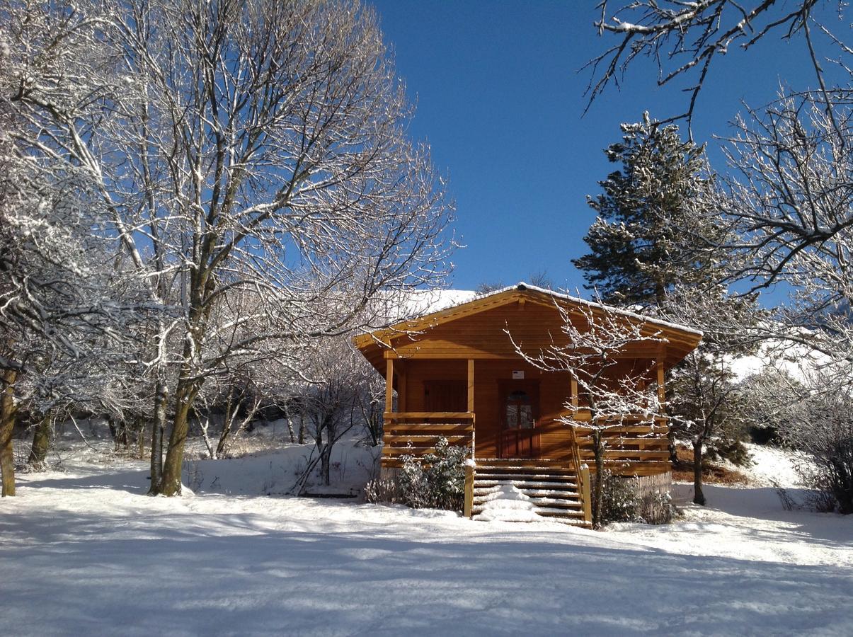 Camping, Hotel De Plein Air Les Cariamas Chateauroux-les-Alpes ภายนอก รูปภาพ