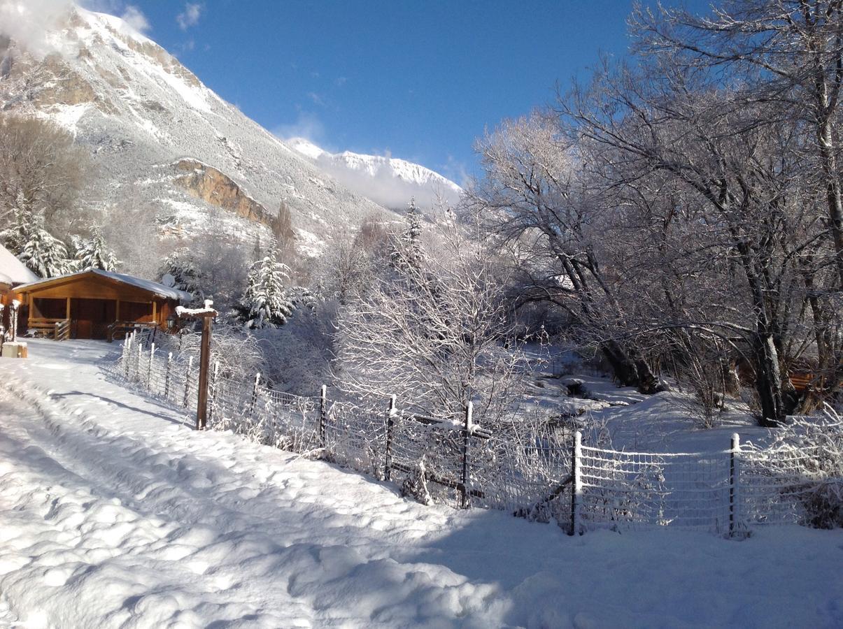 Camping, Hotel De Plein Air Les Cariamas Chateauroux-les-Alpes ภายนอก รูปภาพ