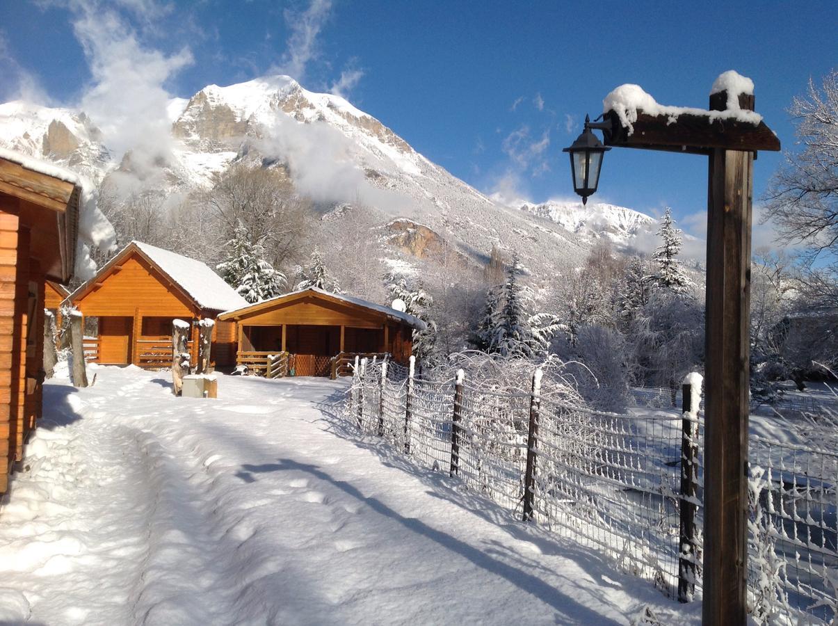 Camping, Hotel De Plein Air Les Cariamas Chateauroux-les-Alpes ภายนอก รูปภาพ