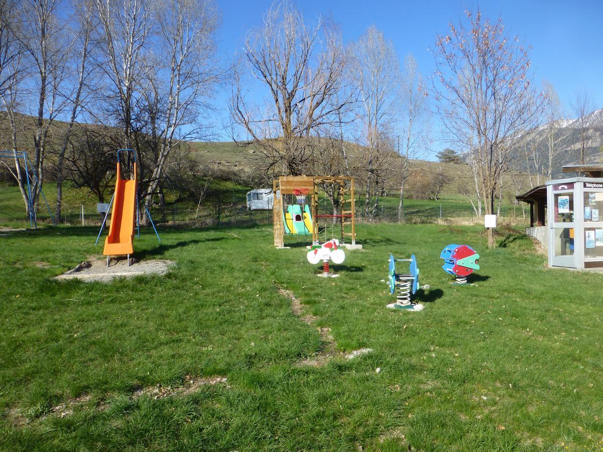 Camping, Hotel De Plein Air Les Cariamas Chateauroux-les-Alpes ภายนอก รูปภาพ