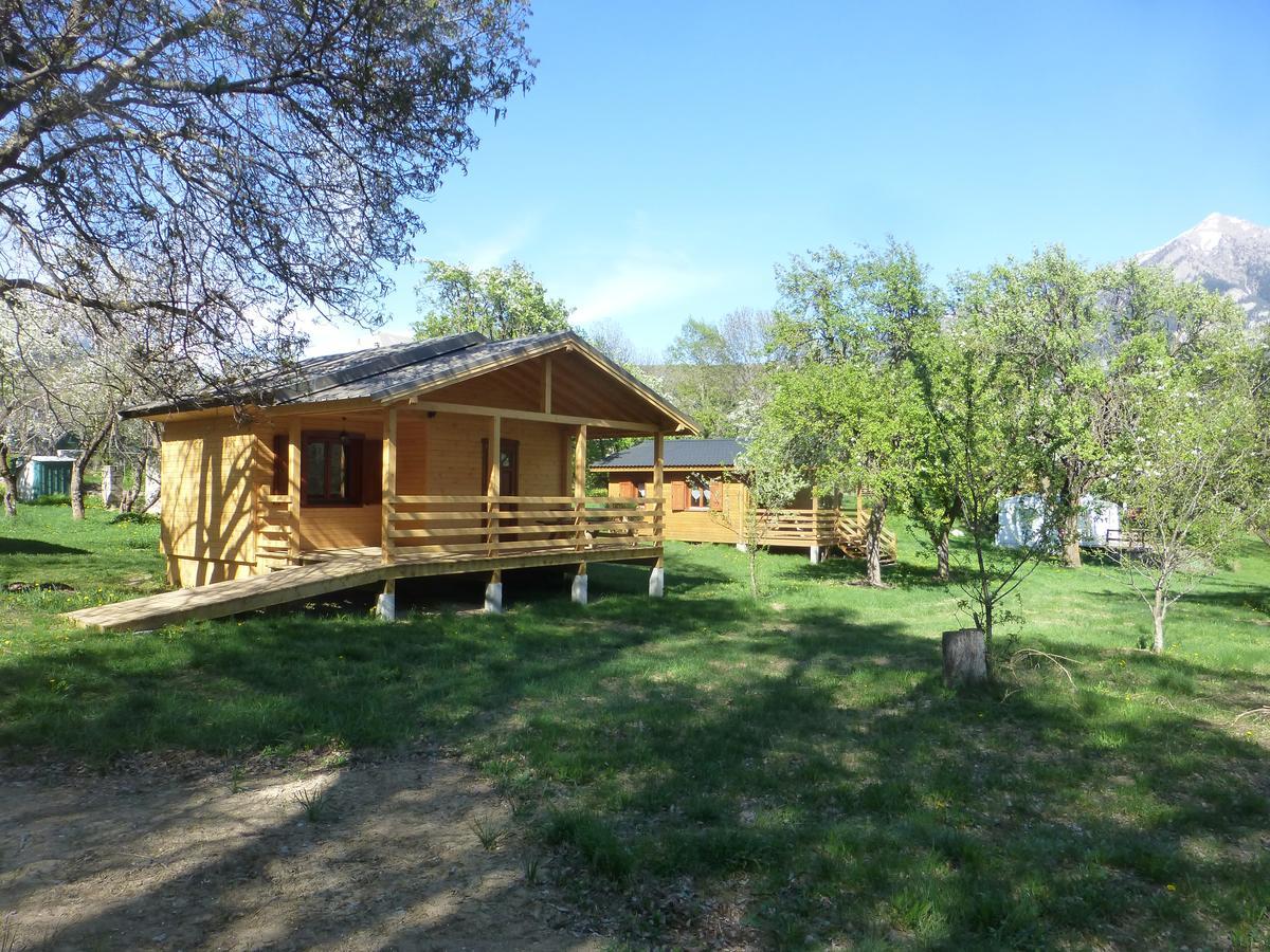 Camping, Hotel De Plein Air Les Cariamas Chateauroux-les-Alpes ภายนอก รูปภาพ